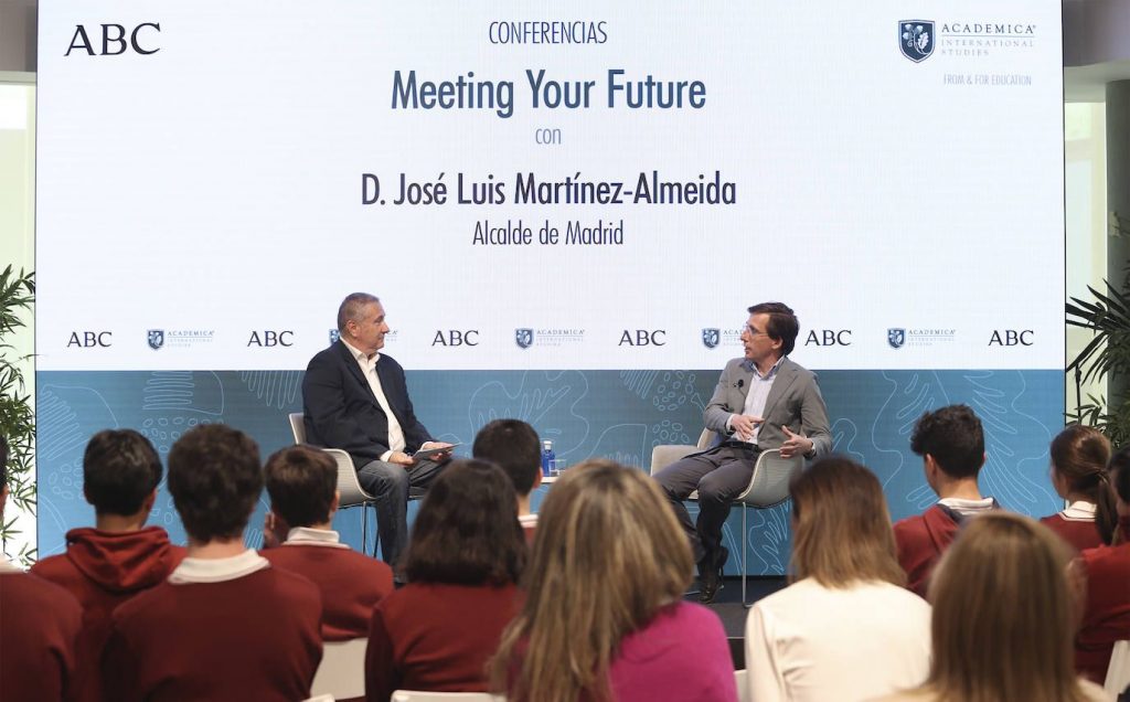 Laia colabora en las jornadas "Meeting your Future" en las que participó José Luis Martínez Almeida, alcalde de Madrid.